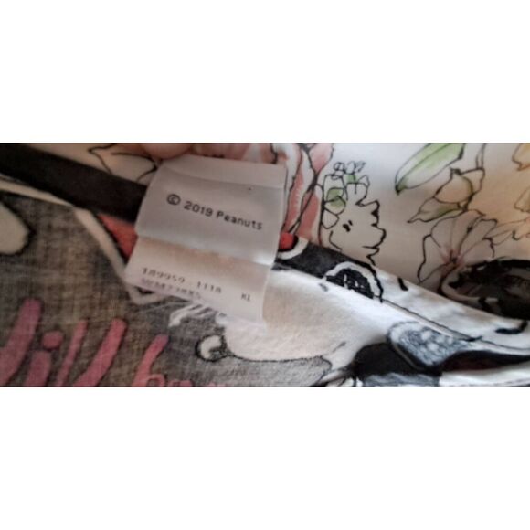 Peanuts Snoopy Good Vibes Hearts Woman's V Neck Top See Measurements - Picture 4 of 4